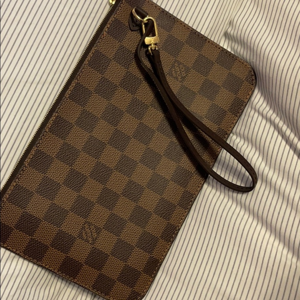 💎Brand New Louis Vuitton Damier Ebene Wristlet💎